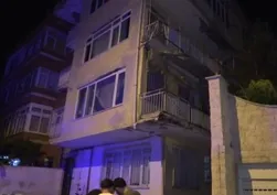 Üsküdar'da 4 katlı binanın balkonu çöktü! Apartman mühürlendi