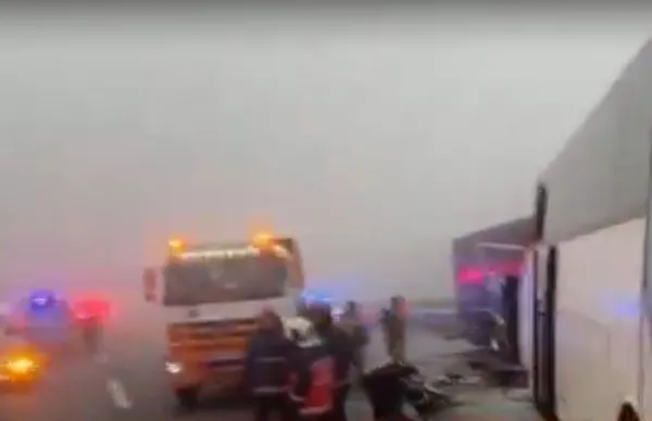 kuzey-marmara-otoyolunda-feci-kaza-cok-sayida-olu-ve-yarali-var-1703740390802.jpeg Kuzey Marmara Otoyolu Sakarya mevkiinde feci kaza! 6 sürücü gözaltına alındı | Hayatını kaybedenlerin kimlikleri belli oldu - 6