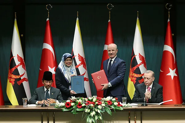 baskan-erdogandan-ankarada-onemli-kabul-brunei-sultani-waddaulah-ile-ortak-basin-toplantisi-1678210590293.jpg Başkan Erdoğan'dan Ankara'da önemli kabul! Brunei Sultanı Waddaulah ile ortak basın toplantısı - 4