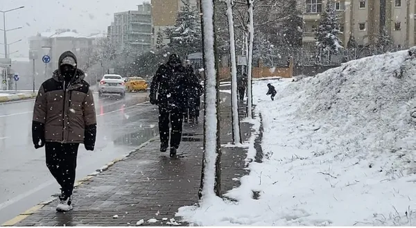 Meteoroloji'den 38 il için sarı ve turuncu kodlu uyarı! İstanbul'da kar yağışı devam edecek mi? Yeni haftada hava nasıl olacak? - 9