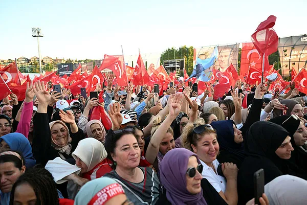 Başkan Erdoğan’dan FETÖ ve destekçilerine net mesaj: Tarihi gecede kimin nerede durduğunu not ettik