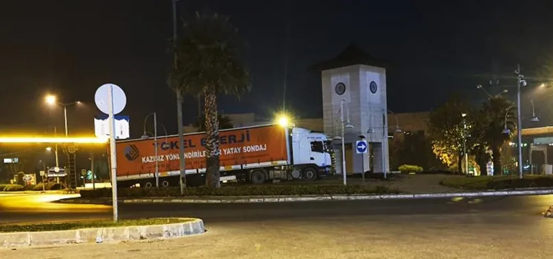 TIR'ı öyle bir yere park etti ki... Vatandaşlar şaştı kaldı