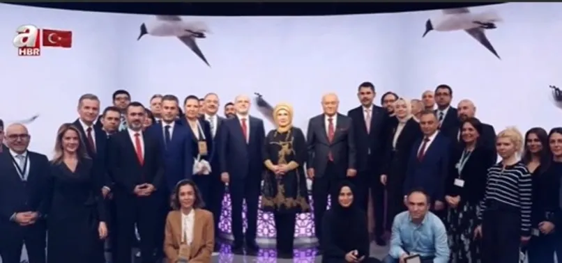 Turkuvaz Medya Emine Erdoğan'ı ağırladı! Sürdürülebilir Yüzyıl Zirvesi öncesi Kenan İmirzalıoğlu ile gülümseten futbol diyaloğu