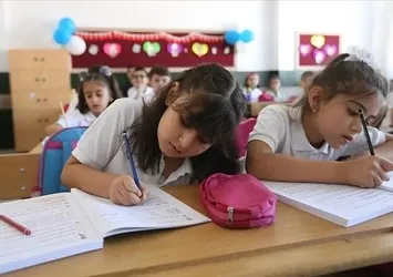 Ara tatil kalkıyor mu? Yaz tatil süresi kısalıyor mu? Öğretmen ve öğrencileri ilgilendiriyor