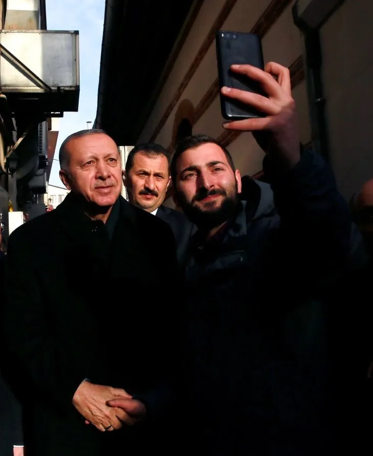 Başkan Erdoğan, tarihi Çınaraltı Çay Bahçesi'nde vatandaşlarla sohbet etti