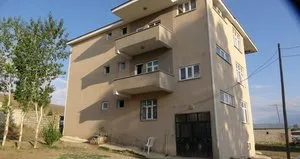 3 çocuğunu birden balkondan aşağıya attı