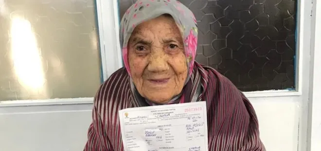 Başkan Erdoğan sevgisi sınır tanımadı! 112 yaşındaki Güllü nine AK Parti'ye üye oldu