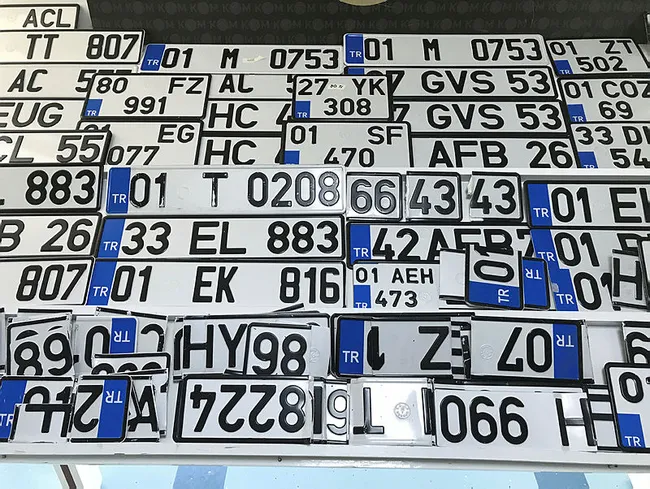 Adana’da kargoyla gönderilen 363 sahte plaka ele geçirildi - 1