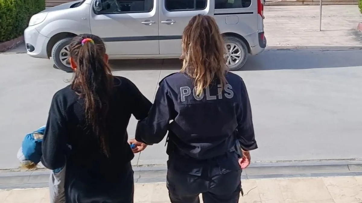 Fatih'te 4 kadın bir dükkanı dolandırdı!