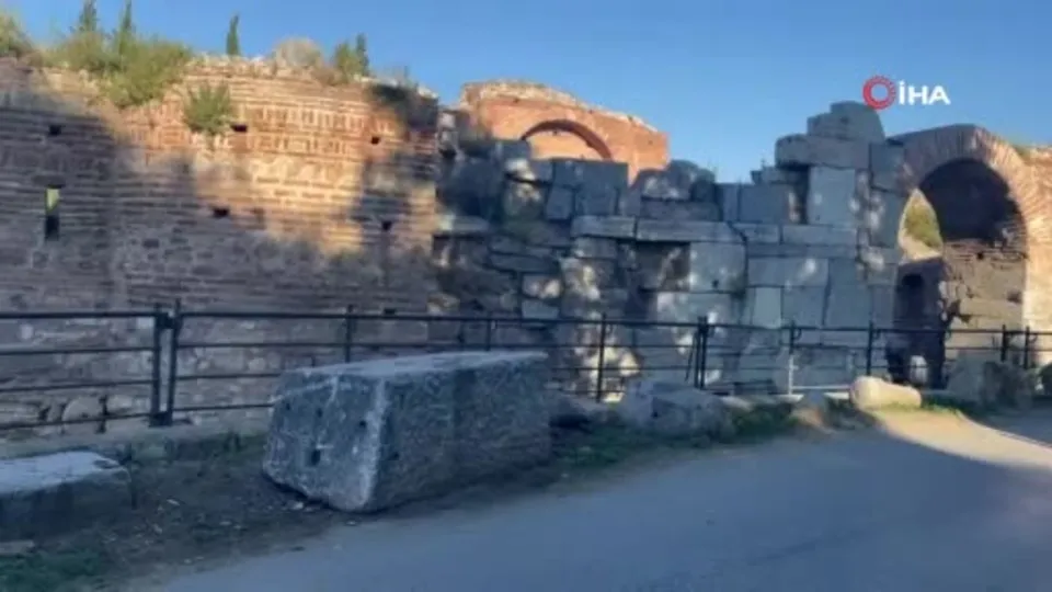Bursa’da akıllara durgunluk veren olay! 2 bin yıllık tarihe bu yapılır mı?