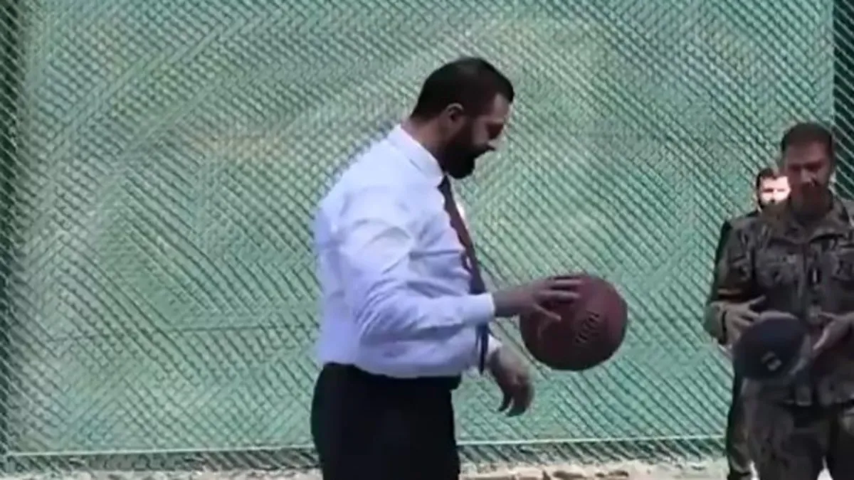 Suriye lideri Şara CENTCOM Komutanı Cooper ile basketbol oynadı