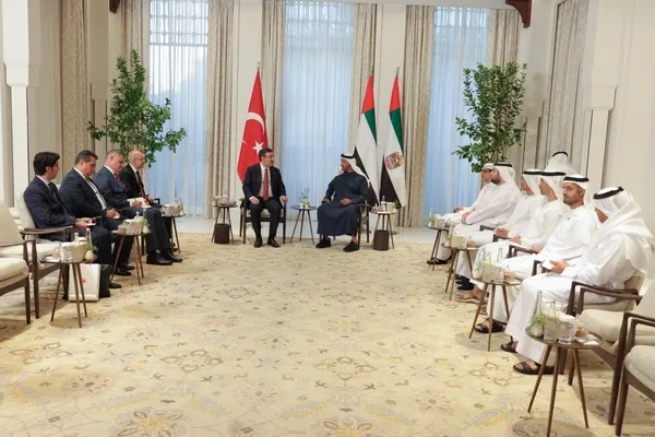 cumhurbaskani-yardimcisi-yilmaz-ve-bakan-simsekten-baede-kritik-gorusme-1687452662013.jpg Cumhurbaşkanı Yardımcısı Yılmaz ve Bakan Şimşek'ten BAE'de kritik görüşme! - 2