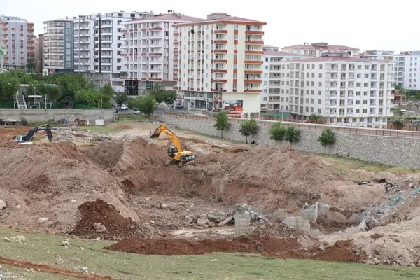 HDP’li vekillerin toplu mezar dedikleri yerde hurda çıkarma işi çıktı!