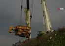 Uçuruma yuvarlanan TIR dorsesi ve dozer vinçle çıkartıldı