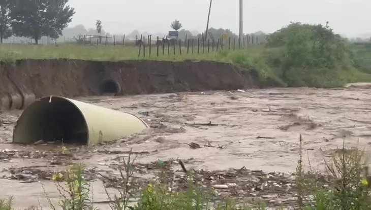 Sağanak yağış Düzce'de hayatı felç etti! Batı Karadeniz'de sel ve heyelan tehlikesi
