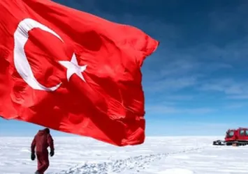 Antarktika'ya üs için ilk ekip yola çıktı
