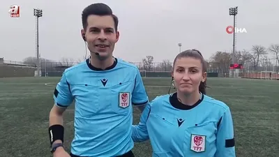 Eşiyle birlikte futbol maçı yönetti