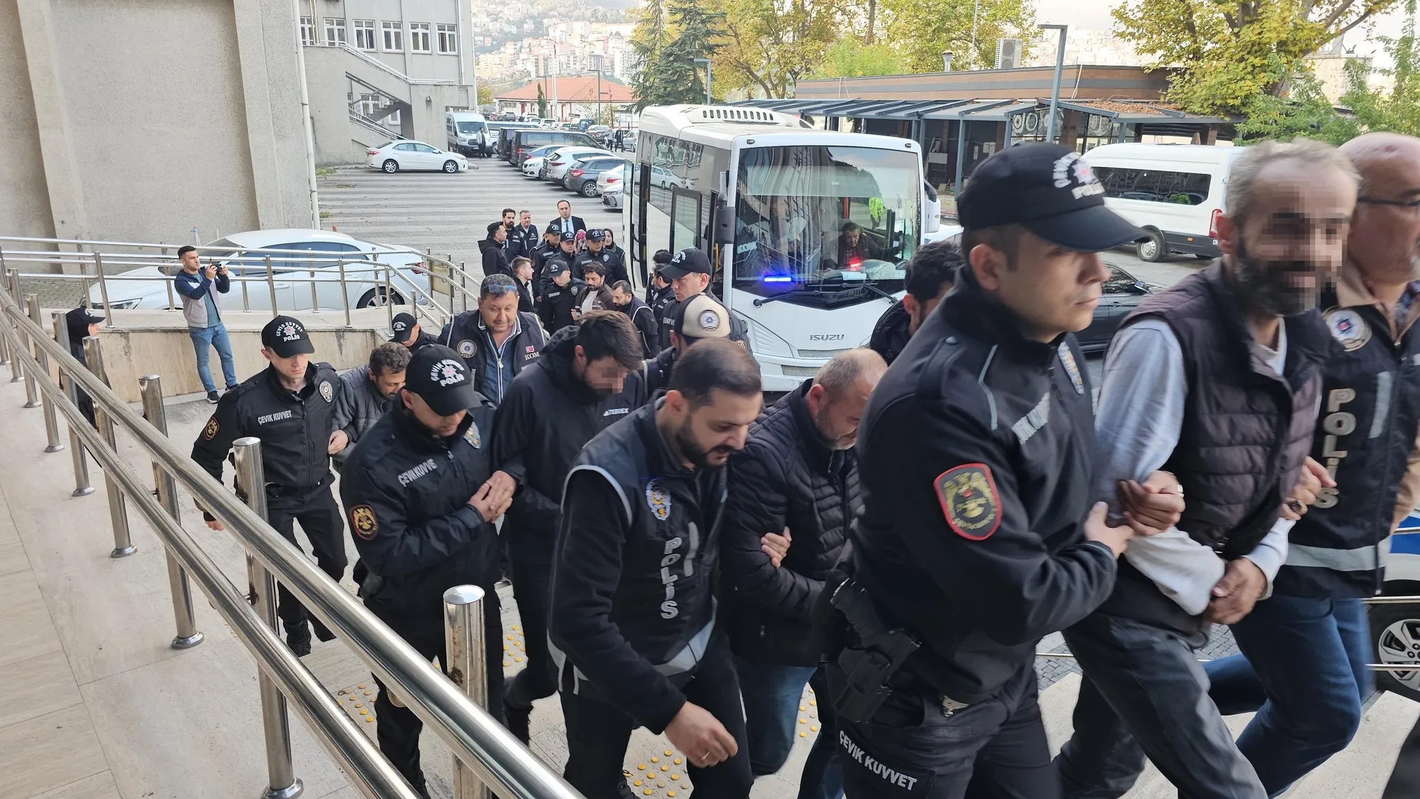 Zonguldak'ta kaçak ocak baskınlarını rüşvet karşılığı önceden haber verme soruşturmasında 16 şüpheliye işlem