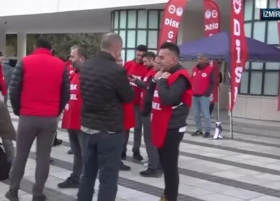 İzmir’de maaş krizi! İşçiler eylemde
