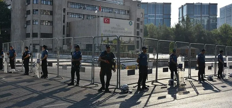 Son dakika: HDP'li Diyarbakır, Mardin ve Van Büyükşehir Belediye Başkanları görevden uzaklaştırıldı