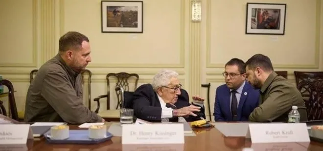 Dünyada yankı bulan görüşme! 100 yaşındaki ABD’li derin isim Ukrayna’da Zelenski ile görüştü! Rusya’ya toprak verilmeli imasında bulunmuştu
