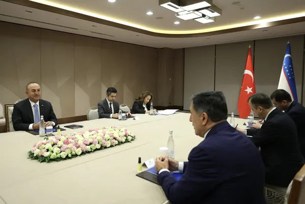 Dışişleri Bakanı Mevlüt Çavuşoğlu, Özbek mevkidaşı Vladimir Narov’la görüştü