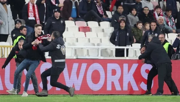 Sivasspor Avrupa’ya veda etti | Sivasspor: 1 - Fiorentina: 4 Maç sonucu | Maçın son dakikalarında olay çıktı