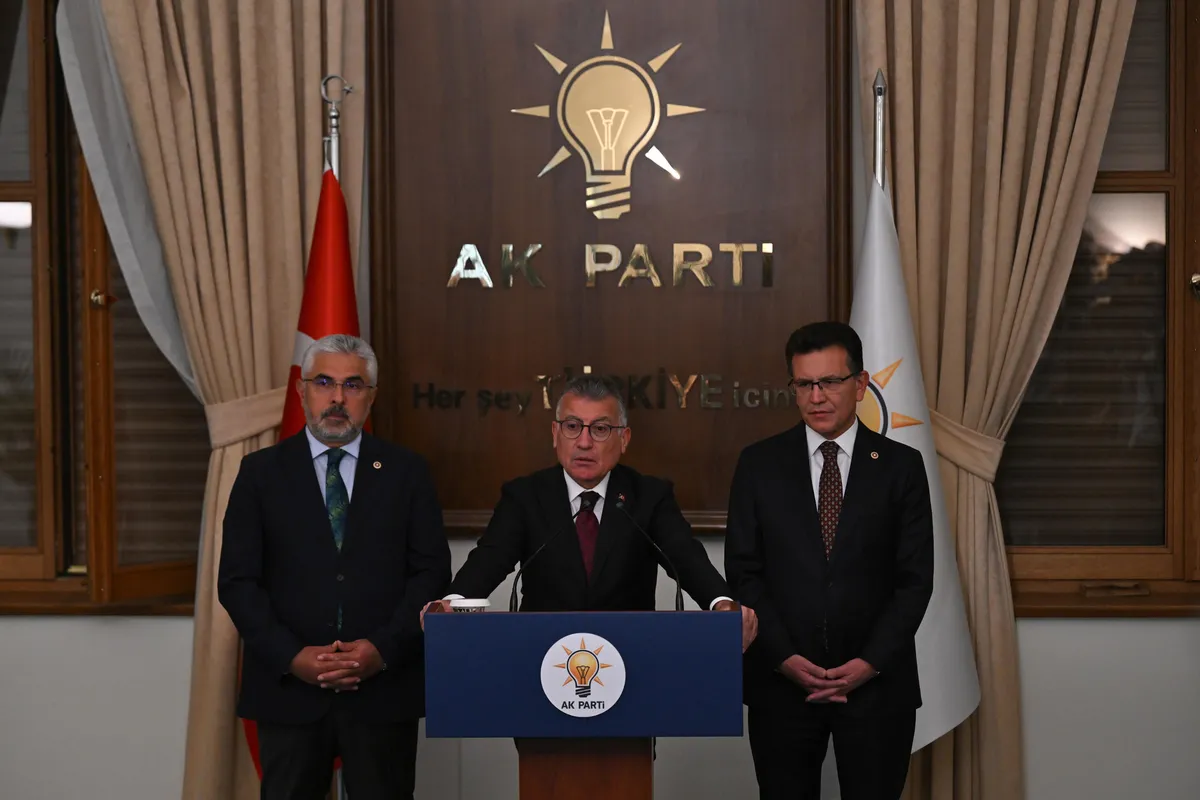 ak-partiden-fon-duzenlemesi-grup-baskani-abdullah-guler-bu-virusu-bunyeden-sokup-atacagiz-1791560400606.jpg AK Parti'den fon düzenlemesi! Grup Başkanı Abdullah Güler: "Bu virüsü bünyeden söküp atacağız" - 4