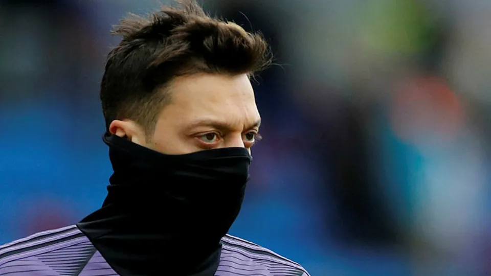 Mesut Özil transferinde ters köşe! Herkes Fenerbahçe derken yeni adresi Süper Lig'de...