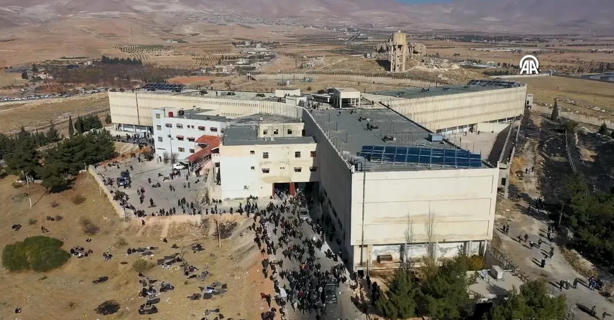 Esad’ın işkence merkezi Sednaya Hapishanesi drone ile havadan görüntülendi