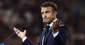 Macron’a soğuk duş! İzleyicilerden protesto