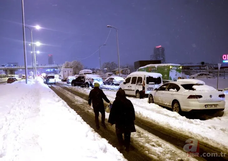İBB yattı kar İstanbul’u esir aldı! Vatandaş yolda kaldı