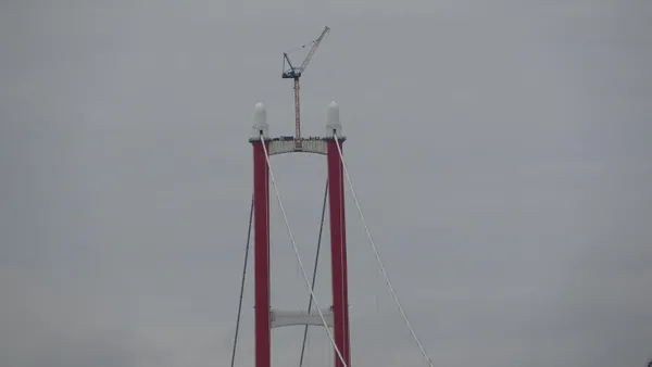 1915 Çanakkale Köprüsü’nün simgesi top figürleri yerleştirildi