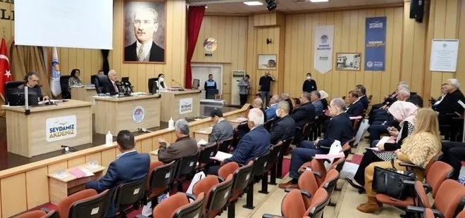 HDP’li Özgür Çağlar’dan skandal sözler: Askeri operasyonların olmadığı bir yıl diliyorum! CHP’liler sessiz kaldı