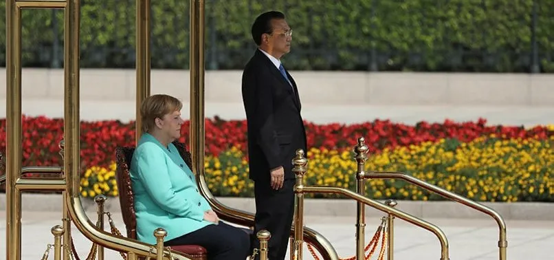 Merkel Çin'de ayağa kalkamadı