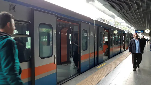 İstanbul'da metro arızası... Bazı seferlerde aksamalar yaşandı - 1