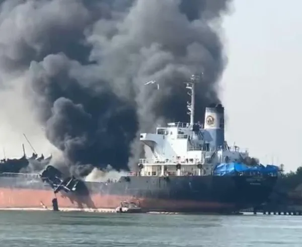 Tayland’da bir gemide petrol tankeri patladı! 1 kişinin öldüğü kazanın görüntüleri gündem oldu