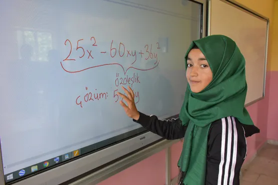 Esra Albayrak'tan sınavda tam puan alan öğrencilere burs - 1