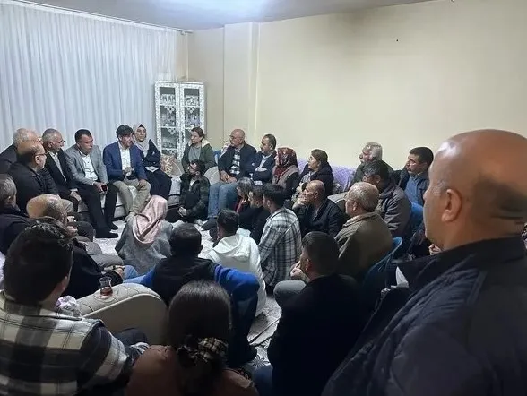 1710499020931.jpg CHP'li isimler DEM Parti adayı için oy dilendi! Kirli ittifak Akdeniz'de de gözler önüne serildi... - 2