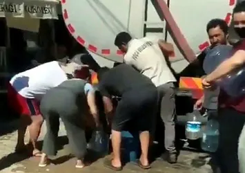 93 saat susuz kalan Foçalılardan isyan! "Denizden evlerimize su taşıdık"