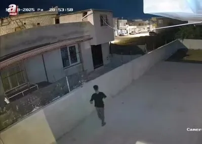 Çatıdan tırmanıp hırsızlık yaptı