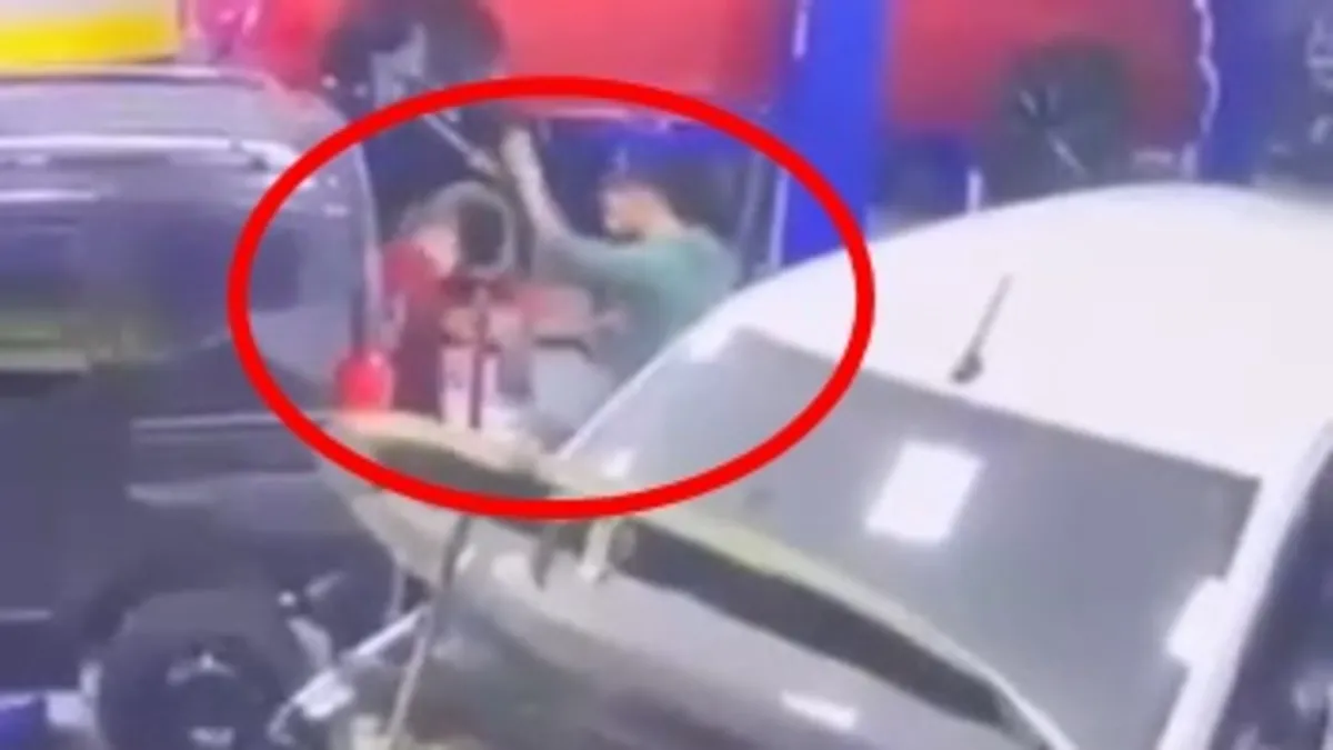 Telefonuna baktığını iddia ettiği çırağını darbetti