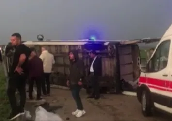 Yolcu minibüsü devrildi: 5 kişi yaralandı