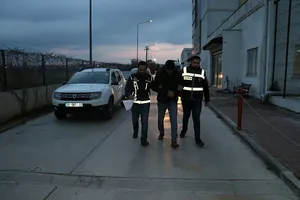 Son dakika: Adana merkezli 8 ilde FETÖ operasyonu!