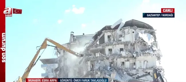 hasarli-binalarda-kontrollu-yikim-gozyaslari-icinde-yuvasinin-yok-olusunu-izledi-1678352582037.jpg Hasarlı binalarda kontrollü yıkım! Gözyaşları içinde yuvasının yok oluşunu izledi - 4