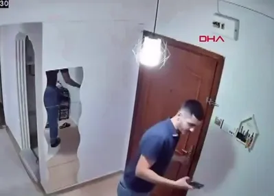 Balıkesir’deki 6.1’lik deprem kamerada!