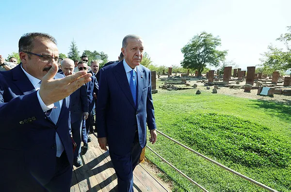 baskan-erdogandan-muhafelete-yerel-secim-gondermesi-olmus-ati-kamcilamanin-kimseye-bir-faydasi-olmaz-1692972028822.jpg Başkan Erdoğan'dan muhafelete yerel seçim göndermesi: Ölmüş atı kamçılamanın kimseye bir faydası olmaz - 6