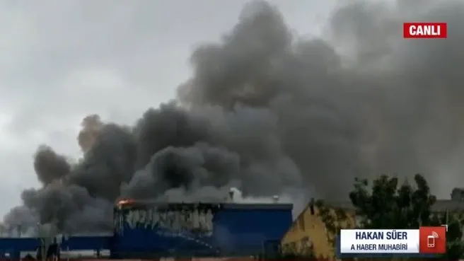 Gebze’de ilaç fabrikasında yangın! İşte bölgeden ilk görüntüler