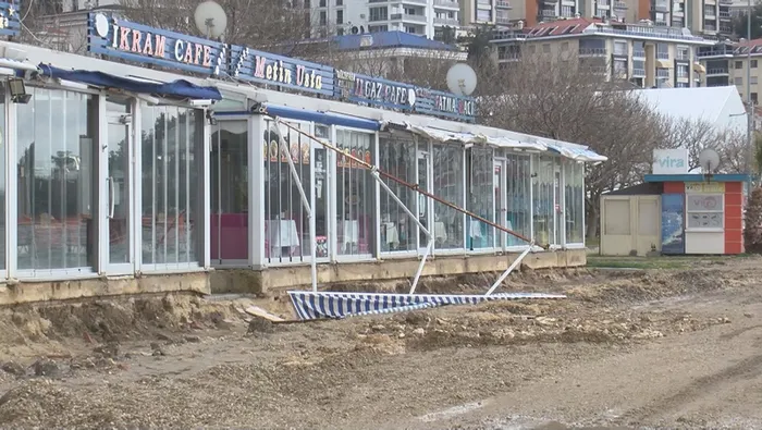 Büyükçekmece Sahili’nde esnafın 15 günde üçüncü kez dükkanı mühürlendi! CHP'li belediyeye ve İBB'ye isyan ettiler - 2