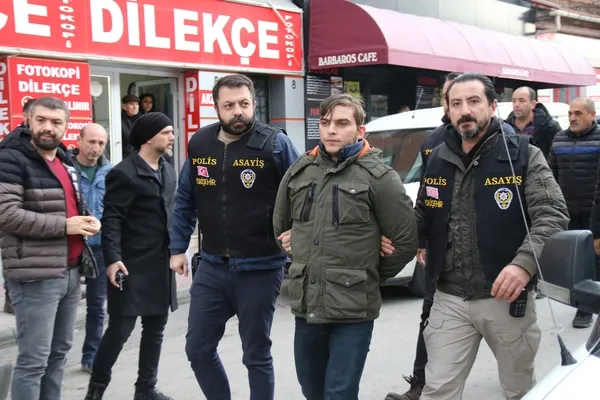 fare-zehri-icerek-intihara-tesebbus-etmisti-tugce-canin-katil-zanlisi-adliyeye-sevk-edildi-1673960161716.jpg Fare zehri içerek intihara teşebbüs etmişti! Tuğçe Can’ın katil zanlısı adliyeye sevk edildi! - 4